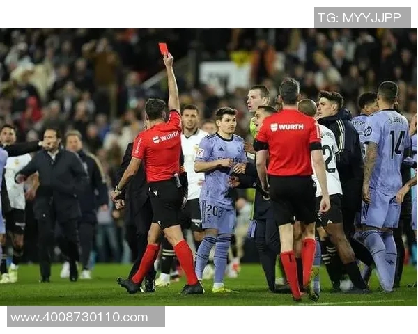 皇马因比赛中的争议判罚遭遇淘汰，欧冠赛场风波再起